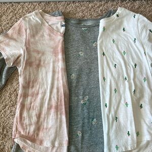 Set of 3 Old Navy Women’s Medium shirts